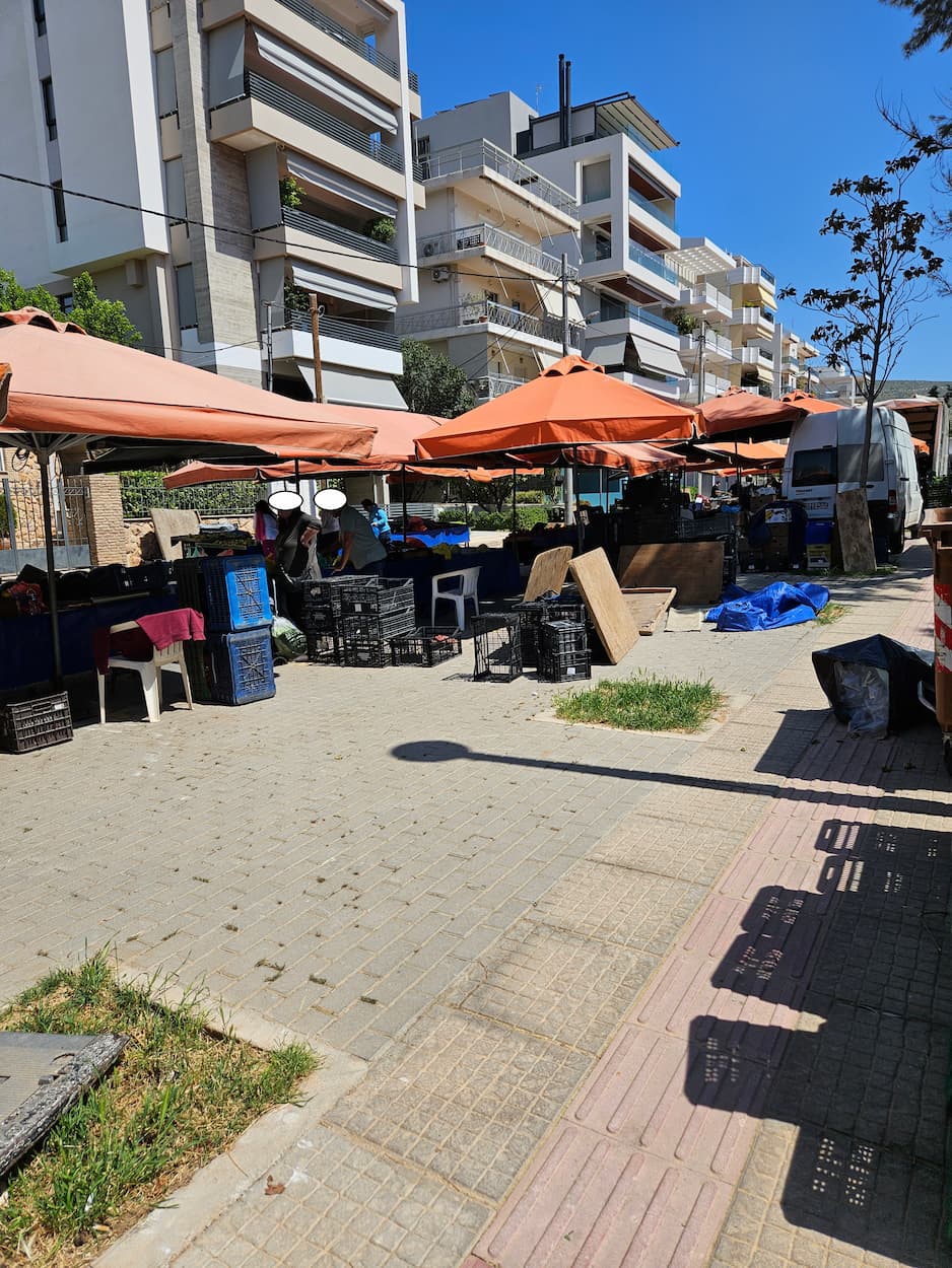 Λαϊκή Γλυφάδας: Εκεί που η «ευκαιρία» κοστίζει ακριβότερα από το ράφι