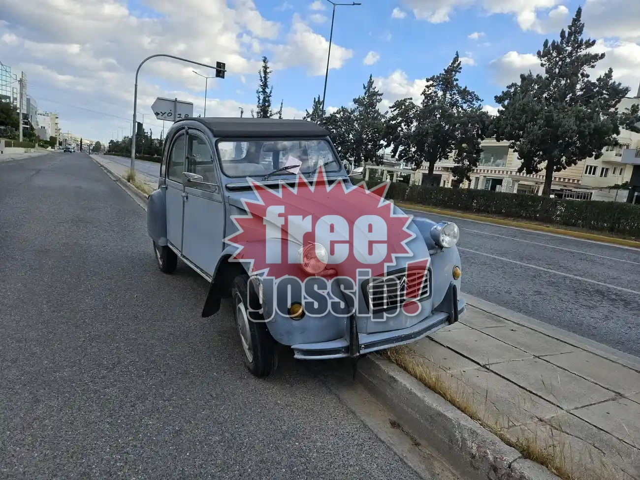 Citroën 2CV: Το θρυλικό Ντεσεβό που «τρέλανε» τη Γλυφάδα – Τι ισχύει με τις ιστορικές πινακίδες