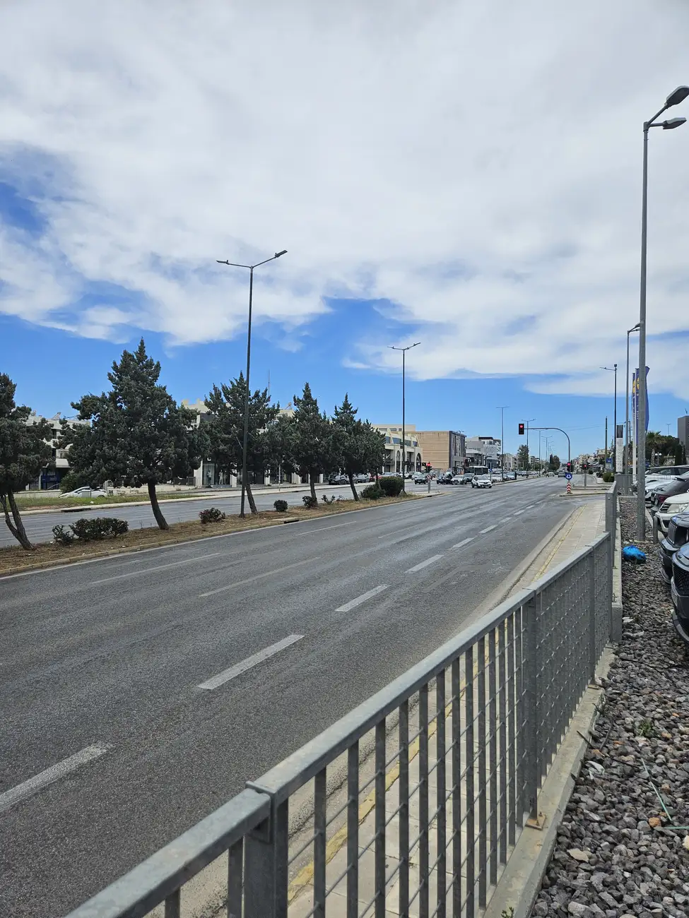 Λεωφόρος Βουλιαγμένης: Το απίστευτο φαινόμενο με τον εντελώς άδειο δρόμο στη Γλυφάδα