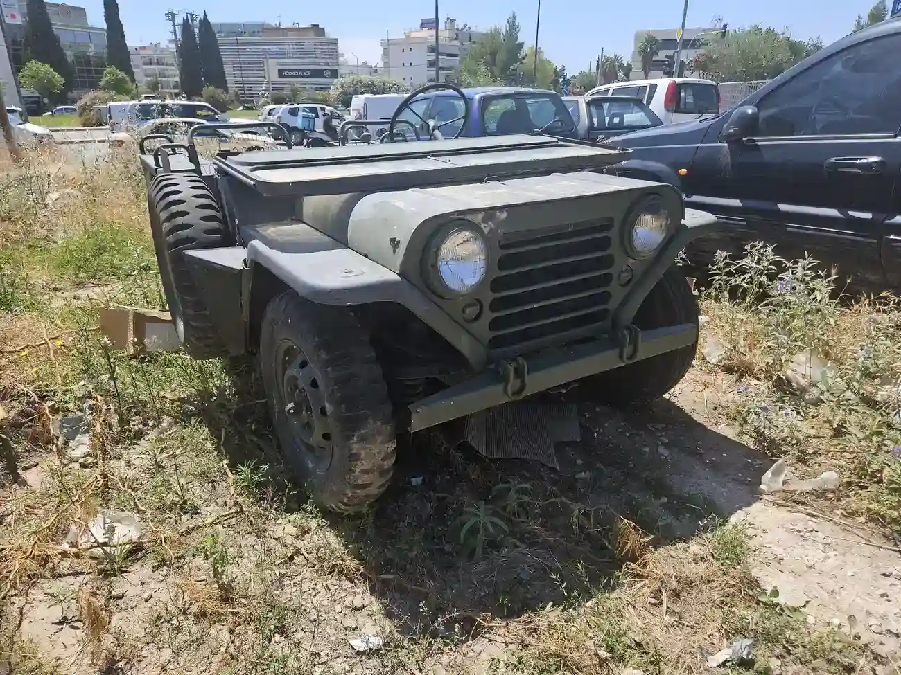 Δημοπρασίες ΟΔΔΥ: Ένα ιστορικό στρατιωτικό τζιπ από το Βιετνάμ σαπίζει παρατημένο στη Γλυφάδα!