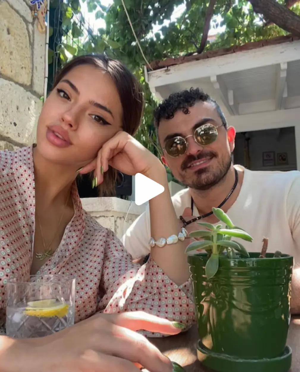 Η Dara με τον σύζυγό της Ervin σε προσωπική τους στιγμή