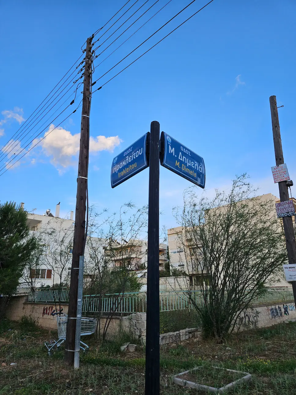 Ποιοι αγοράζουν τα ακριβά διαμερίσματα στη Γλυφάδα και γιατί οι πολυκατοικίες παραμένουν άδειες;